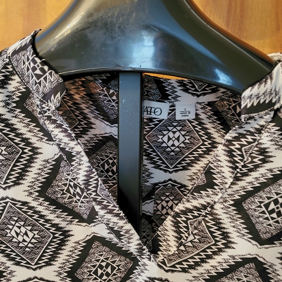 Cato Top - Picture 2 of 4